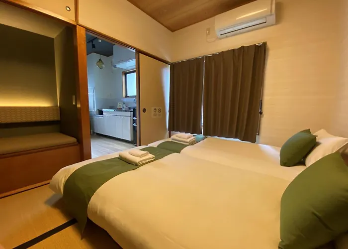 Kagurazaka Retro Bar & Hotel
